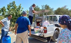 Efes Selçuk’ta salçalar ailece hazırlanıyor, belediye makine ile destek oluyor