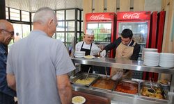 Bayraklı Belediyesi kent lokantalarında "Askıda Yemek" uygulaması başladı