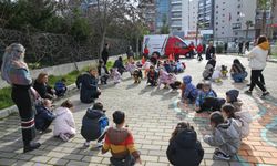 Başkan Ünsal ve anaokulu öğrencileri deprem tatbikatında!