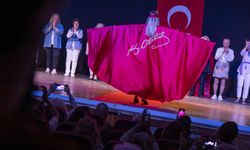 Karşıyaka’nın çınarlarından renkli defile