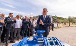 Dikili’de toprak suyla buluştu, üretici bayram sevinci yaşadı