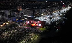 Aslanoğlu'ndan İzmir'e Tarihi Miting Teşekkürü