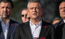 AKM'deki Anma Töreni Çıkışında Özgür Özel'e Yumruklu Saldırı!