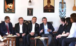 Başkan Tugay, İstanbul'da CHP Genel Başkanı Özgür Özel ile bir araya geldi