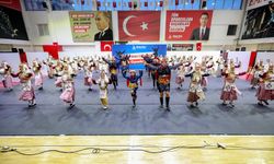 Bayraklı'da halk dansları gösterisi nefes kesti