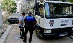 Bayraklı'da hurda araçlar kaldırılıyor