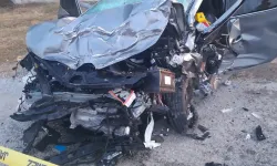 İzmir'de Feci Kaza! 3 Araç Birbirine Girdi, 5 Ölü 2 Yaralı