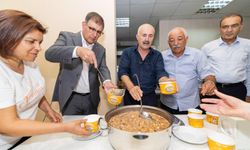 Başkan Tugay aşure bereketini paylaştı