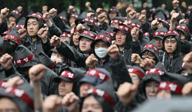 Güney Kore'de binlerce Samsung çalışanı 3 günlük grevde