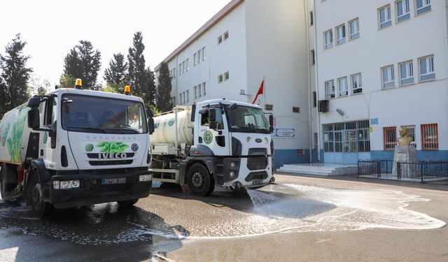 Buca Belediyesi’nden okullarda temizlik seferberliği