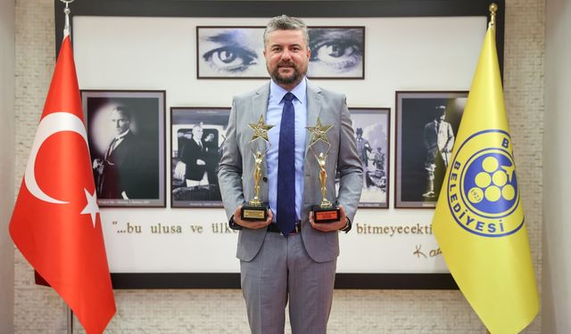 Başkan Görkem Duman’a iki ödül birden