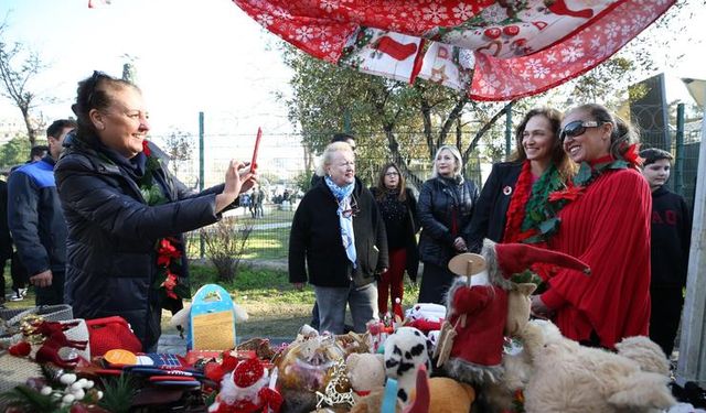 Karşıyaka’nın ‘Yeni Yıl Pazarı’na büyük ilgi