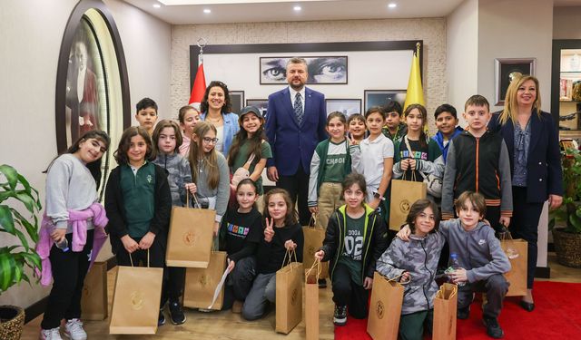 Duman, Bucalı çocukları makamında ağırladı