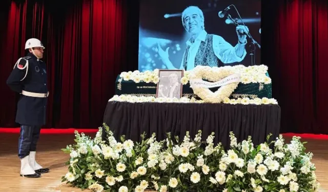 Efsane sanatçı Edip Akbayram'a veda... Kızı Türkü'den gözyaşlarına boğan sözler