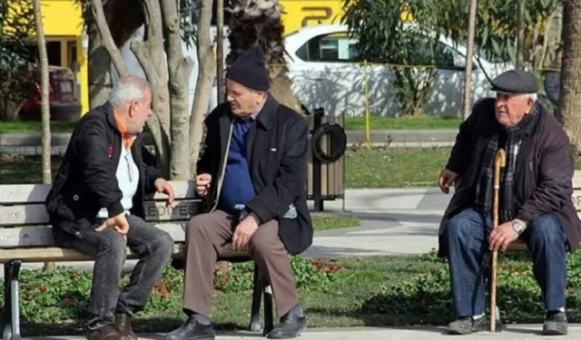 Emekli bayram ikramiyesine bin TL'lik zamma tepki