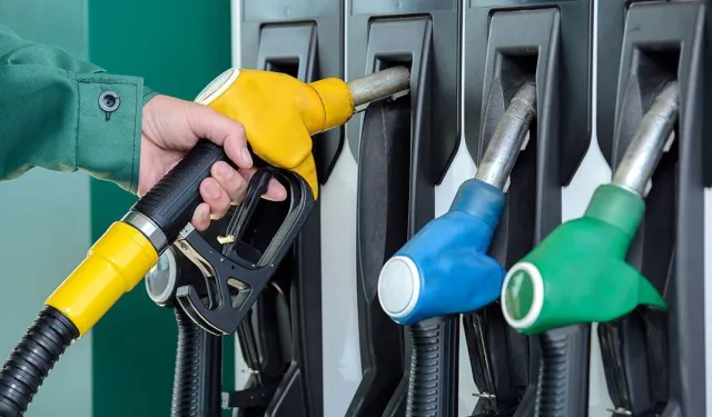 İndirim rüzgarı kısa sürdü: Benzine zam geldi