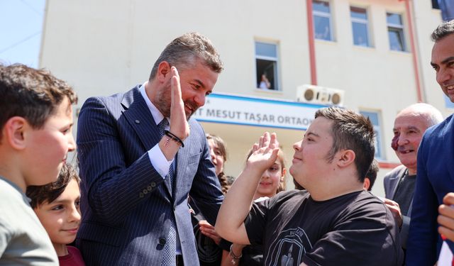 Başkan Görkem Duman: "Gelecek çocukların gülüşlerinde"