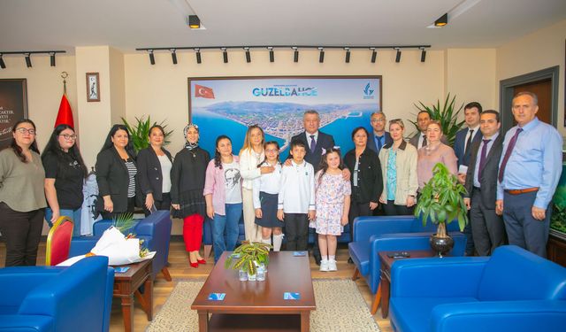 Çocuk Başkanlar Koltuğa Oturdu, İsteklerini Sıraladılar