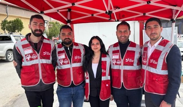 ''CHP’li gençler, AKP’nin güçlü olduğu mahallede stant açtı''