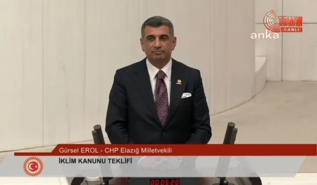 Meclis'te Sessiz Protesto: Dakikalarca Konuşmadan Durdu