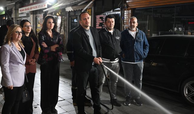 Tarihi Bornova Çarşısı’nda temizlik mesaisi