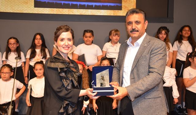 Dikili’de küçük yıldızlar büyük alkış aldı