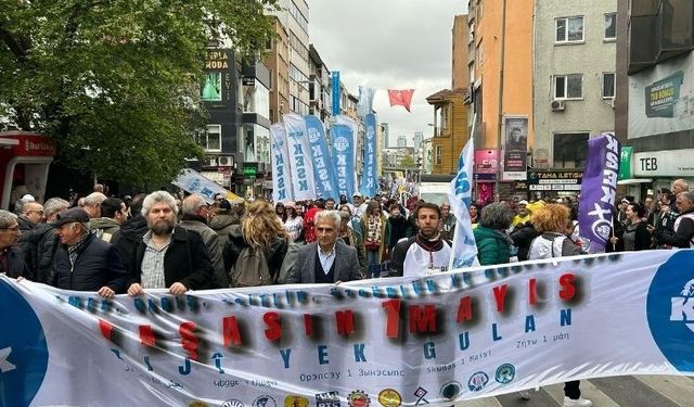 Binler 1 Mayıs için Kadıköy'de: 'Başka bir hayat mümkün!'