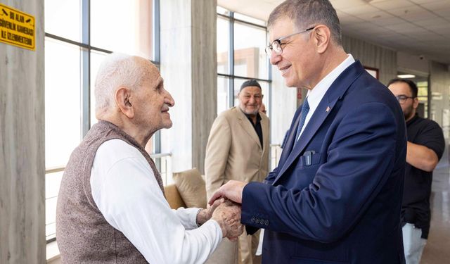 Başkan Tugay’dan bayram öncesi huzurevi ve hastane ziyareti