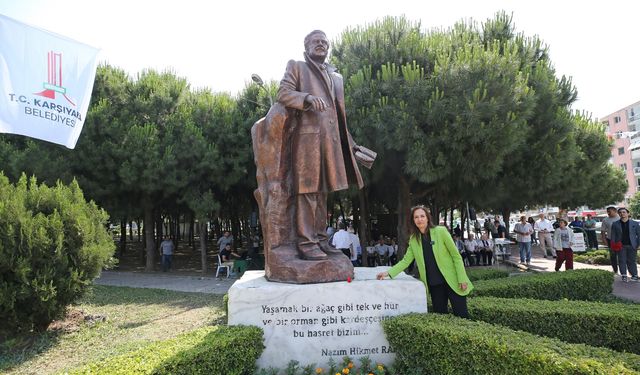 Dünya şairi Nazım Hikmet, Karşıyaka’da şiirleriyle anıldı
