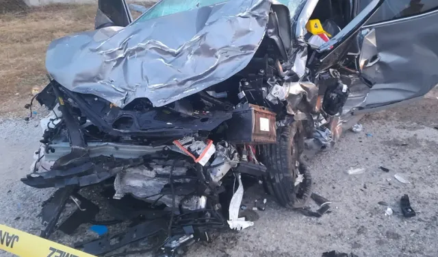 İzmir'de Feci Kaza! 3 Araç Birbirine Girdi, 5 Ölü 2 Yaralı