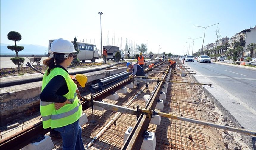 İzmir Büyükşehir'de kapsam dışı mühendisler "Eşit işe eşit ücret" istiyor