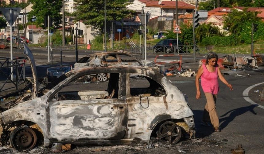 Fransız sömürgesi Martinik'te sokağa çıkma yasağı uzatıldı