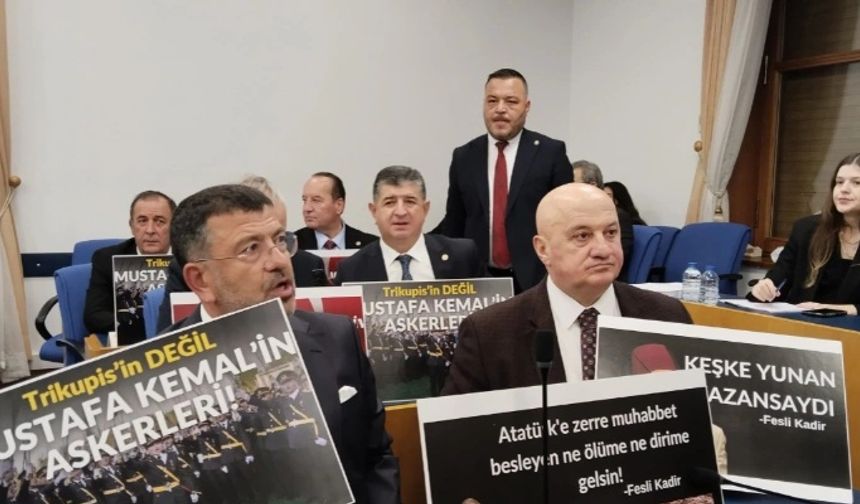 Meclis'te Bakan Yaşar Güler’e 'Teğmenler' Protestosu