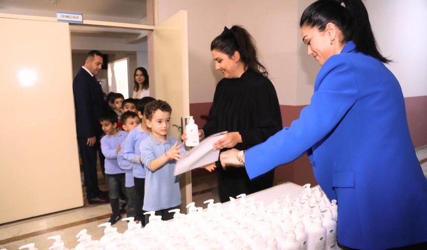 Bayraklı'da çocuklara hijyen eğitimi