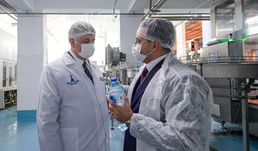 Başkan Tugay’dan Şaşal Su Fabrikası’na ziyaret