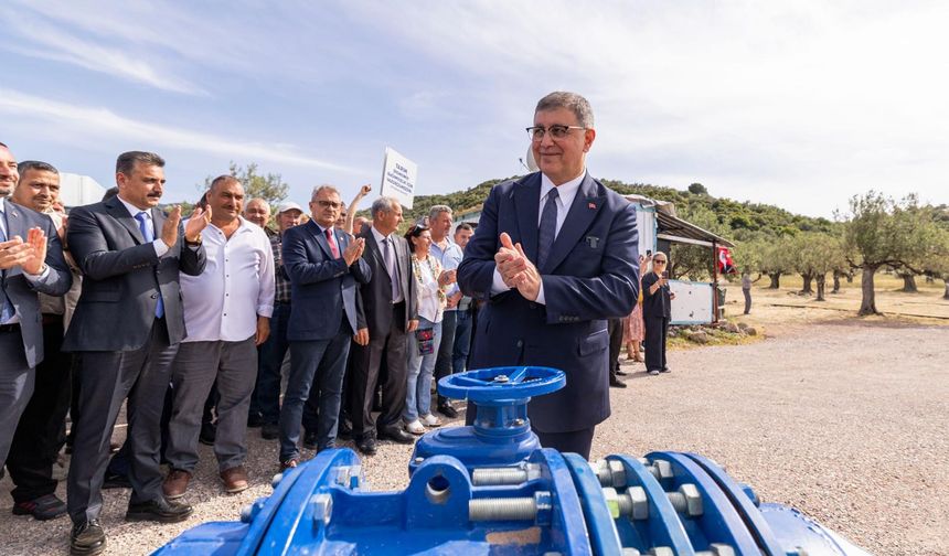 Dikili’de toprak suyla buluştu, üretici bayram sevinci yaşadı