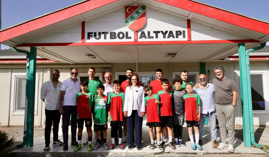 Ünsal’dan Kaf Sin Kaf’a destek ziyareti