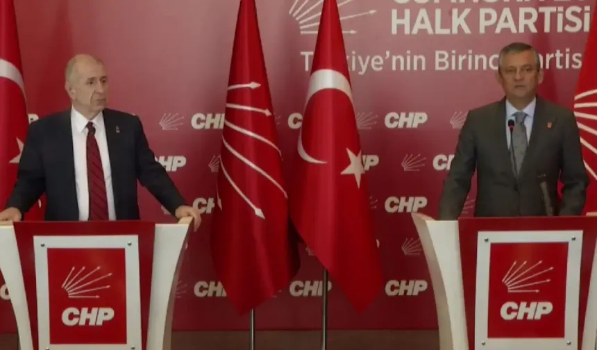 Ümit Özdağ, CHP Genel Başkanı Özgür Özel'i ziyaret etti